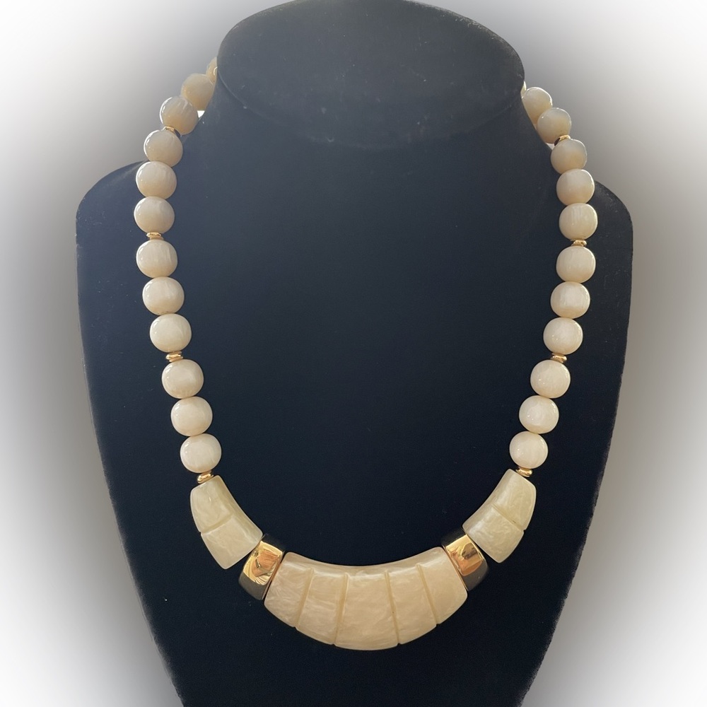 Lovely Vintage Napier necklace with earrings. PB